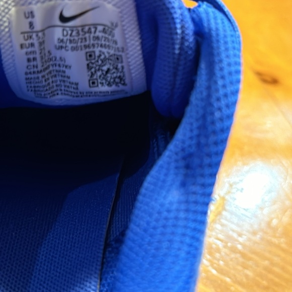 Women’s Nike Versair Hyper Royal Blue Sneakers Running Shoes DZ3547-400 NEW - Picture 7 of 8